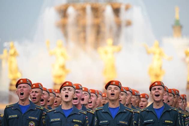 Bilder des Jahres 2023, News 09 September News Themen der Woche KW35 News Bilder des Tages Russia State Fire Service Academy Cadets Oath Taking 8507859 02.09.2023 Cadets of the Russian Emergency Situations Ministry s State Fire Service Academy attend an oath-taking ceremony at the Exhibition of Achievements of National Economy (VDNKh) in Moscow, Russia. Ramil Sitdikov Sputnik Moscow Russia  Copyright: xRamilxSitdikovx