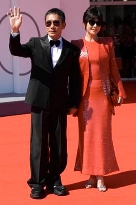 Tony Leung Chiu wai and Carina Lau Kar ling at the premiere of the documentary La parte del Leone una storia della Mostra The Lion s Share a History of the Mostra and the awarding of the Golden Lion for Lifetime Achievement to Tony Leung Chiu wai at the Biennale di Venezia 2023 80 Venice International Film Festival at Palazzo del Cinema Venice, 02 09 2023. Foto:xA.xM.xTinghinox xFuturexImagex leone_3909