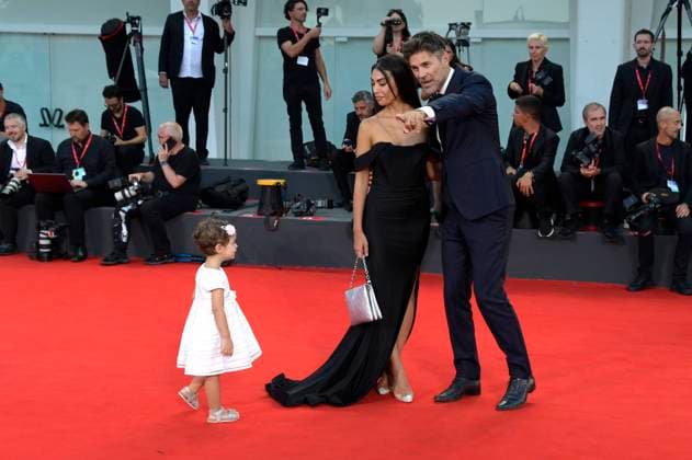 Fabio Fulco with wife Veronica Papa and daughter Agnes at the presentation of the Kineo Award 2023 at the Biennale di Venezia 2023 80 Venice International Film Festival at the Palazzo del Cinema Venice, 02 09 2023 Foto:xA.xM.xTinghinox xFuturexImagex kineo_3945