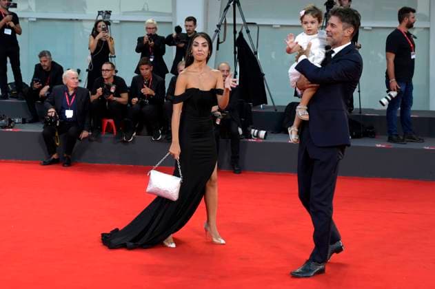 Fabio Fulco with wife Veronica Papa and daughter Agnes at the presentation of the Kineo Award 2023 at the Biennale di Venezia 2023 80 Venice International Film Festival at the Palazzo del Cinema Venice, 02 09 2023 Foto:xA.xM.xTinghinox xFuturexImagex kineo_3954