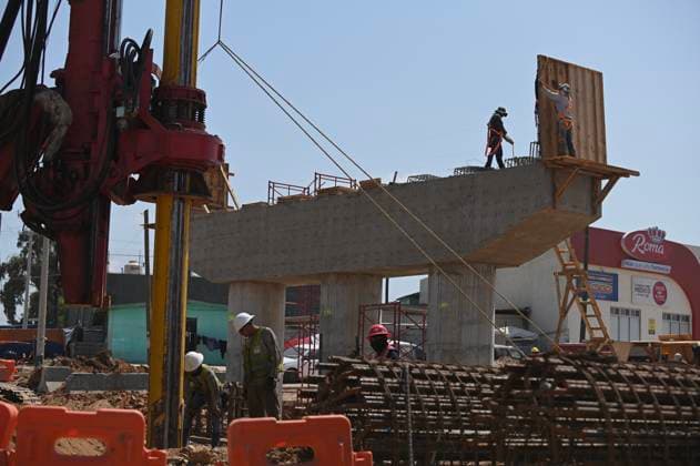 September 1, 2023, Tijuana, Baja California, Mexico: Ninety percent of the land where this new border crossing is being built in Mexican territory has already been released, the remaining 10 percent has been due to the failure to locate the current owners, but officials assure that it will be solved soon, while they focus on the viaduct that will connect the Alamar expressway with Otay II. The supports for the viaduct are currently being built, which will consist of eight lanes to enter and leave the United States. The investment is 5,700 Million MXN pesos and it is expected to be inaugurated by the President of Mexico, Andro s Manuel LoÂ³pez Obrador. It should be noted that in 45 years a border crossing had not been built between the tw - ZUMAm180 20230901_zip_m180_004 Copyright: xCarlosxA.xMorenox