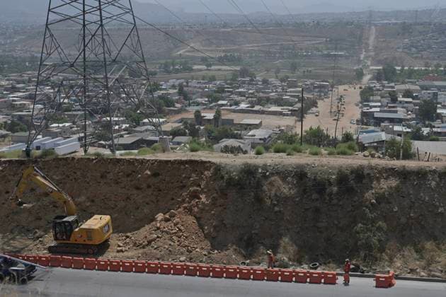 September 1, 2023, Tijuana, Baja California, Mexico: Ninety percent of the land where this new border crossing is being built in Mexican territory has already been released, the remaining 10 percent has been due to the failure to locate the current owners, but officials assure that it will be solved soon, while they focus on the viaduct that will connect the Alamar expressway with Otay II. The supports for the viaduct are currently being built, which will consist of eight lanes to enter and leave the United States. The investment is 5,700 Million MXN pesos and it is expected to be inaugurated by the President of Mexico, Andro s Manuel LoÂ³pez Obrador. It should be noted that in 45 years a border crossing had not been built between the tw - ZUMAm180 20230901_zip_m180_011 Copyright: xCarlosxA.xMorenox