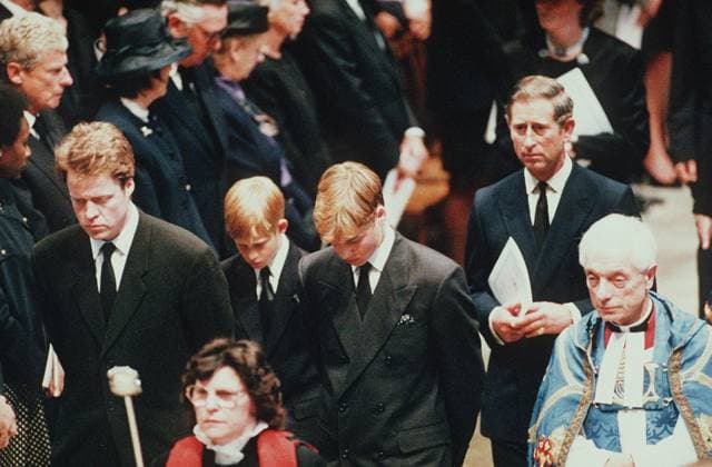 FUNERAL OF DIANA, PRINCESS OF WALES Left to Right: 9th EARL SPENCER; HRH PRINCE HARRY; HRH PRINCE WILLIAM and HRH THE PRINCE OF WALES are escorted up the nave of Westminster Abbey for the funeral of Diana, Princess of Wales COMPULSORY CREDIT: UPPA Photo FUNERAL OF DIANA, PRINCESS OF WALES Left to Right: 9th EARL SPENCER; HRH PRINCE HARRY; HRH PRINCE WILLIAM and HRH THE PRINCE OF WALES are escorted up the nave of Westminster Abbey for the funeral of Diana, Princess of Wales COMPULSORY CREDIT: UPPA Photoshot Photo UD 013692 M 06.09.1997, Credit:Photoshot Avalon United Kingdom  Copyright: xPhotoshotx xAvalonx 0502656031
