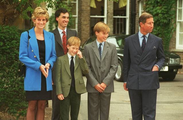 From Left to Right:- HRH PRINCESS OF WALES (HRH Princess Diana): HRH PRINCE HARRY: HRH PRINCE WILLIAM: HRH PRINCE OF WALES (HRH Prince Charles). (Seen on Prince William s first day at Eton College) COMPULSORY CREDIT: UPPA Photoshot Photo UGL 010 From Left to Right:- HRH PRINCESS OF WALES (HRH Princess Diana): HRH PRINCE HARRY: HRH PRINCE WILLIAM: HRH PRINCE OF WALES (HRH Prince Charles). (Seen on Prince William s first day at Eton College) COMPULSORY CREDIT: UPPA Photoshot Photo UGL 010232 A-09 06.09.1995, Credit:Photoshot Avalon United Kingdom  Copyright: xPhotoshotx xAvalonx 0502656734