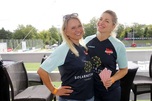 Nova Meierhenrich and Nina Bott at the charity soccer match Kicken mit Herz for the benefit of the childrens heart ward of the University Hospital Eppendorf on 3 09 2023 in Hamburg Kicken mit Herz charity soccer event in Hamburg
