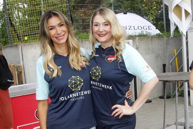 Yasmina Filali and Sandra Quadflieg at the charity soccer match Kicken mit Herz for the benefit of the childrens heart ward of the University Hospital Eppendorf on 3 09 2023 in Hamburg Kicken mit Herz charity soccer event in Hamburg