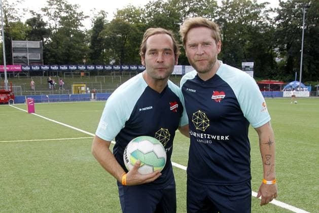 Axel Bosse and Johannes Oerding at the charity football match Kicken mit Herz for the benefit of the childrens heart ward of the University Hospital Eppendorf on 3 09 2023 in Hamburg Kicken mit Herz charity football event in Hamburg