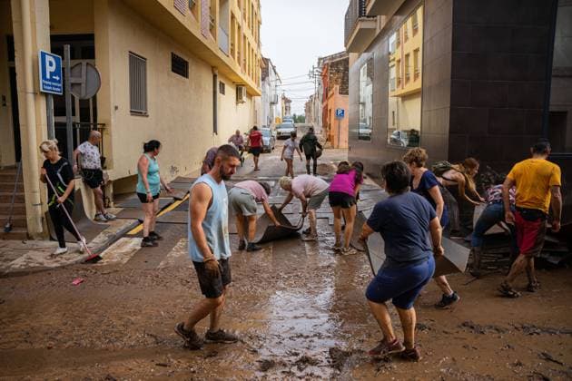Bilder des Jahres 2023, News 09 September News Themen der Woche KW35 News Bilder des Tages September 3, 2023, Santa Bo rabara, Tarragona, Spain: The houses and roads of the municipality of Santa Bo rbara, in the province of Tarragona, have been seriously affected by the floods. The rain that has fallen early in the morning in the mountainous area of Ã¢â‚¬¹Ã¢â‚¬¹Els Ports has descended on the municipality with full force, entering the houses and taking away cobblestones and pieces of road. Santa BÃ rabara Spain - ZUMAa239 20230903_zip_a239_037 Copyright: xMarcxAsensioxClupesx