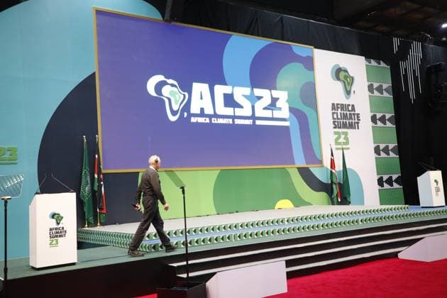 News Themen der Woche KW35 News Bilder des Tages September 3, 2023, Nairobi, Kenya: An organizer is seen walking past a display screen with the Africa Climate Summit logo ahead of the African Climate Summit 2023 at the Kenyatta International Conference Centre in Nairobi. The summit will kick off on September 4, 2023 under the theme Driving Green Growth and Climate Finance Solutions for Africa and the World Nairobi Kenya - ZUMAs197 20230903_aab_s197_047 Copyright: xJohnxOchiengx