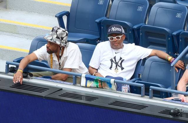 Bilder des Jahres 2023, Entertainment 09 September Entertainment Themen der Woche KW35 Entertainment Bilder des Tages US Open - Celebs In The Stands Director Spike Lee with his son Jakson Lee attend the Novak Djokovic s game round of 16 at The US Open in New York City, NY, USA on September 3, 2023. Photo by Dylan Travis ABACAPRESS.COM New York City NY United States  Copyright: xDylanxTravis ABACAx 866179_028 DylanxTravis ABACAx 866179_028