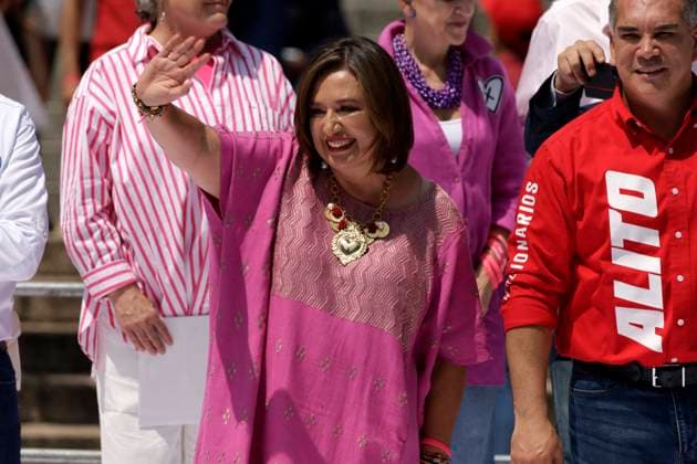 Xochitl Galvez Hailed As Opposition Candidate For 2024 Election - Mexico Mexican Senator and presidential pre-candidate for the Frente Amplio por Mexico party, Xochitl Galvez waves during a rally to celebrate her designation at the Angel de la Independencia in Mexico City on September 3, 2023. Galvez, a 60-year-old computer engineer and self-made businesswoman, secured the support of the opposition bloc after an internal contest decided by public opinion polling. Photo by Luis Barron Eyepix Group ABACAPRESS.COM Mexico City Mexico City Mexico  Copyright: xBarronxLuis Eyepix ABACAx 866182_004 BarronxLuis Eyepix ABACAx 866182_004