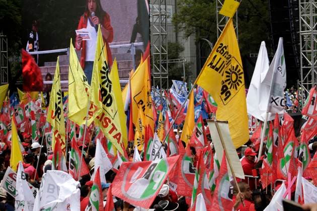 Xochitl Galvez Hailed As Opposition Candidate For 2024 Election - Mexico Supporters of Mexican Senator and presidential pre-candidate for the Frente Amplio por Mexico party, Xochitl Galvez, take part in a rally at the Angel de la Independencia in Mexico City on September 3, 2023. Galvez, a 60-year-old computer engineer and self-made businesswoman, secured the support of the opposition bloc after an internal contest decided by public opinion polling. Photo by LUis Barron Eyepix Group ABACAPRESS.COM Mexico City Mexico City Mexico  Copyright: xBarronxLuis Eyepix ABACAx 866182_010 BarronxLuis Eyepix ABACAx 866182_010
