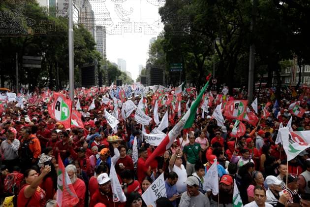 Xochitl Galvez Hailed As Opposition Candidate For 2024 Election - Mexico Supporters of Mexican Senator and presidential pre-candidate for the Frente Amplio por Mexico party, Xochitl Galvez, take part in a rally at the Angel de la Independencia in Mexico City on September 3, 2023. Galvez, a 60-year-old computer engineer and self-made businesswoman, secured the support of the opposition bloc after an internal contest decided by public opinion polling. Photo by LUis Barron Eyepix Group ABACAPRESS.COM Mexico City Mexico City Mexico  Copyright: xBarronxLuis Eyepix ABACAx 866182_012 BarronxLuis Eyepix ABACAx 866182_012