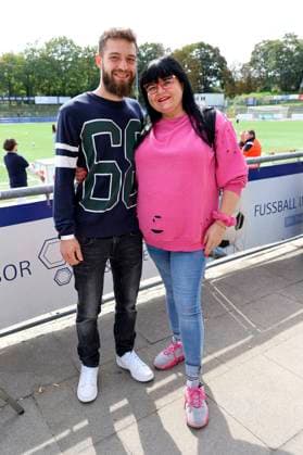 Melanie Thiele with Johannes at the charity soccer match Kicken mit Herz 2023 in favor of the heart center of the UKE at the Stadiun Hoheluft Hamburg, 03 09 2023 Foto:xgbrcix xFuturexImagex kicken_3903