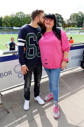 Melanie Thiele with Johannes at the charity soccer match Kicken mit Herz 2023 in favor of the heart center of the UKE at the Stadiun Hoheluft Hamburg, 03 09 2023 Foto:xgbrcix xFuturexImagex kicken_3904