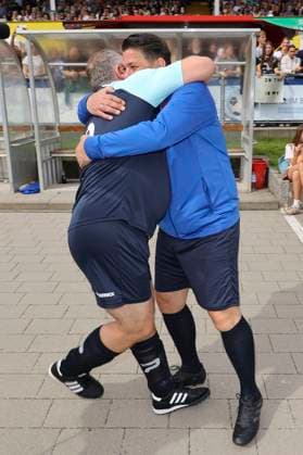 Elton and Tim Mälzer at the charity soccer match Kicken mit Herz 2023 in favor of the heart center of the UKE at the Stadiun Hoheluft Hamburg, 03 09 2023 Foto:xgbrcix xFuturexImagex kicken_3978
