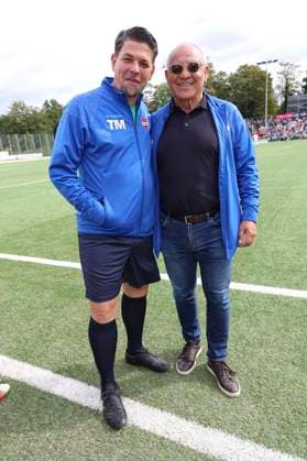 Tim Mälzer and Felix Magath at the charity soccer match Kicken mit Herz 2023 in favor of the heart center of the UKE in the Stadiun Hoheluft Hamburg, 03 09 2023 Foto:xgbrcix xFuturexImagex kicken_3981