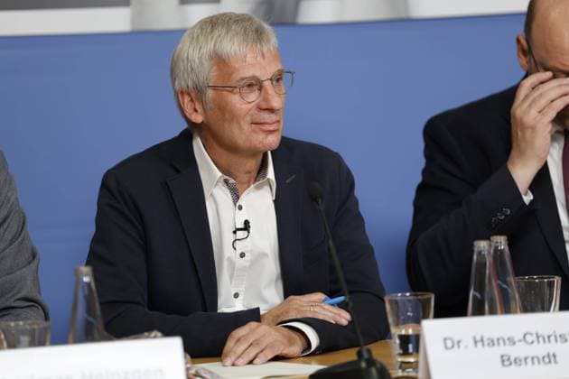 Dr. Kristin Brinker, Vorsitzende der AfD-Hauptstadtfraktion, Dr. Hans-Christoph Berndt, Vorsitzender der AfD-Fraktion Brandenburg, Robert Lambrou, Vorsitzender der AfD-Fraktion Hessen, Ulrich Singer, Vorsitzender der AfD-Fraktion Bayern; Pressekonferenz der AfD-Landtagsfraktionen, Hände weg von der Staatsbürgerschaft Kampagne , am 04.09.2023 in Berlin, (Tagungszentrum der Bundespressekonferenz, Raum 4), Deutschland *** Dr Kristin Brinker, Chairwoman of the AfD Capital Faction, Dr Hans Christoph Berndt, Chairman of the AfD Faction Brandenburg, Robert Lambrou, Chairman of the AfD Faction Hesse, Ulrich Singer, Chairman of the AfD Faction Bavaria Press Conference of the AfD State Parliamentary Groups, Hands off Citizenship Campaign , on