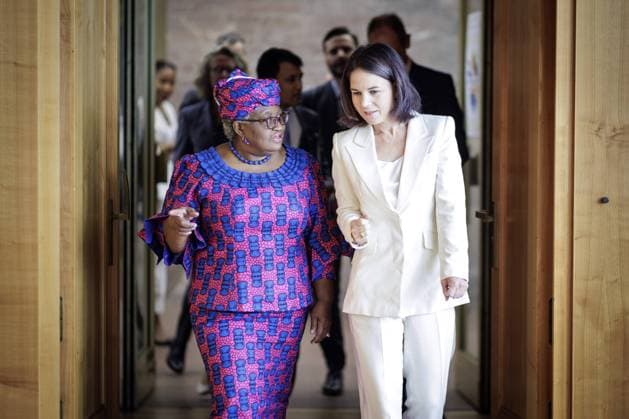 Bilder des Jahres 2023, News 09 September News Themen der Woche KW36 News Bilder des Tages Annalena Baerbock, Bundesaussenministerin, und Ngozi Okonjo-Iweala, Generaldirektorin der Welthandelsorganisation, im Rahmen der Eroeffnung der Konferenz der Leiterinnen und Leiter der deutschen Auslandsvertretungen. Berlin, 04.09.2023. Berlin Deutschland *** Annalena Baerbock, Federal Minister for Foreign Affairs, and Ngozi Okonjo Iweala, Director General of the World Trade Organization, at the opening of the Conference of Heads of German Missions Abroad Berlin, 04 09 2023 Berlin Germany Copyright: xJaninexSchmitz photothek.dex