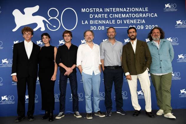 Entertainment Themen der Woche KW36 Entertainment Bilder des Tages September 4, 2023, VENICE: (L-R) Orlando Vauthier, Souheila Yacoub, Stefan Crepon, Denis Podalydees, Director Cedric Kahn, Jonathan Cohen and Olivier Delbosc pose at a photocall for Making Of during the 80th annual Venice International Film Festival, in Venice, Italy, 04 September 2023. The movie is presented out competition at the festival running from 30 August to 09 September 2023. ANSA CLAUDIO ONORATI VENICE  - ZUMAa110 20230904_zaf_a110_032 Copyright: xClaudioxOnoratix