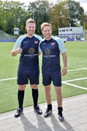 Finn Mottel and Johannes Oerding at the charity soccer match Kicken mit Herz for the benefit of the childrens heart ward of the University Hospital Eppendorf in Hamburg on 03 09 2023