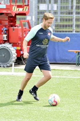 Johannes Oerding at the charity soccer match Kicken mit Herz for the benefit of the childrens heart ward of the University Hospital Eppendorf in Hamburg on 03 09 2023