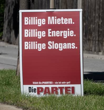 München GER, Wahlplakate zur Landtagswahl in Bayern 2023, 04.09.2023. Die Partei, Slogan: Billige Mieten, Billige Energie, Billige Slogans. GER, Wahlplakate zur Landtagswahl in Bayern 2023, 04.09.2023. *** Munich GER, election posters for the state election in Bavaria 2023, 04 09 2023 Die Partei, slogan cheap rents, cheap energy, cheap slogans GER, election posters for the state election in Bavaria 2023, 04 09 2023 Copyright: xEibner-Pressefoto HeikexFeinerx EP_HFR