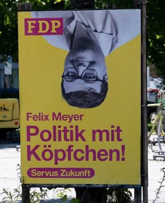 München GER, Wahlplakate zur Landtagswahl in Bayern 2023, 04.09.2023. FDP Bayern, Felix Meyer, Slogan: Politik mit Koepfchen, Servus Zukunft. GER, Wahlplakate zur Landtagswahl in Bayern 2023, 04.09.2023. *** Munich GER, election posters for the state election in Bavaria 2023, 04 09 2023 FDP Bavaria, Felix Meyer, slogan politics with Koepfchen, Servus future GER, election posters for the state election in Bavaria 2023, 04 09 2023 Copyright: xEibner-Pressefoto HeikexFeinerx EP_HFR