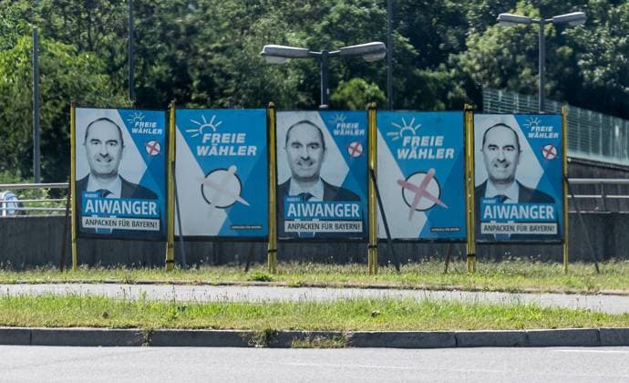 München GER, Wahlplakate zur Landtagswahl in Bayern 2023, 04.09.2023. Freie Waehler Bayern, mehrere Plakate nebeneinander, Hubert Aiwanger, allgemein, Slogan: Anpacken fuer Bayern. GER, Wahlplakate zur Landtagswahl in Bayern 2023, 04.09.2023. *** Munich GER, election posters for the state election in Bavaria 2023, 04 09 2023 Freie Waehler Bayern, several posters next to each other, Hubert Aiwanger, general, slogan Anpacken fuer Bayern GER, election posters for the state election in Bavaria 2023, 04 09 2023 Copyright: xEibner-Pressefoto HeikexFeinerx EP_HFR