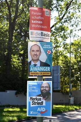 Wahlplakate - Landtagswahl in Bayern 2023 am 05.09.2023 in Augsburg Wahlplakate der Parteien die Basis, CSU, AfD Die Wahl zum 19. Landtag in Bayern soll am 8. Oktober 2023 stattfinden Bayern Deutschland *** Election posters state election in Bavaria 2023 on 05 09 2023 in Augsburg election posters of the parties the base, CSU, AfD The election to the 19 state parliament in Bavaria is to take place on 8 October 2023 Bavaria Germany