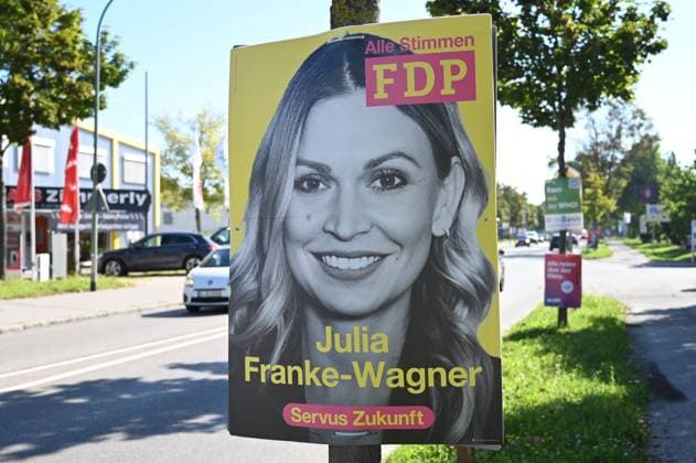 Wahlplakate - Landtagswahl in Bayern 2023 am 05.09.2023 in Augsburg Wahlplakat der Partei FDP Die Wahl zum 19. Landtag in Bayern soll am 8. Oktober 2023 stattfinden Bayern Deutschland *** Election posters state election in Bavaria 2023 on 05 09 2023 in Augsburg election poster of the party FDP The election to the 19 state parliament in Bavaria shall take place on 8 October 2023 Bavaria Germany