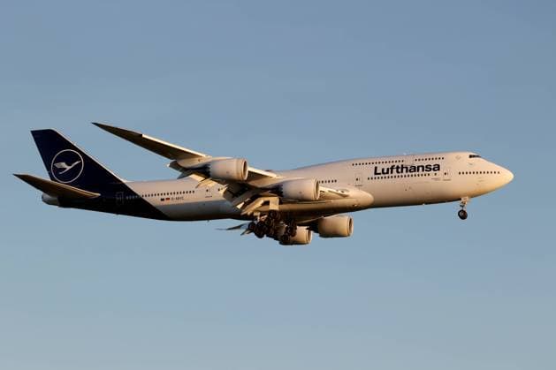 Ein Flugzeug der Fluggesellschaft Lufthansa, Boeing 747-830, Kennung D-ABYC im Landeanflug auf den Flughafen Frankfurt a.M. Flughafen Frankfurt a.M. am 05.09.2023 in Frankfurt a.M. Deutschland. *** An airplane of the airline Lufthansa, Boeing 747 830, registration D ABYC approaching Frankfurt a M airport Frankfurt a M airport on 05 09 2023 in Frankfurt a M Germany