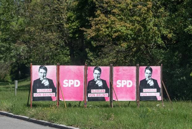 München GER, Wahlplakate zur Landtagswahl in Bayern 2923, 05.09.2023. SPD Bayern, Florian von Brunn, Mehrfachplakate, mehrere Plakate nebeneinander, Baeume im Hintergrund. GER, Wahlplakate zur Landtagswahl in Bayern 2923, 05.09.2023. *** Munich GER, election posters for the state election in Bavaria 2923, 05 09 2023 SPD Bavaria, Florian von Brunn, multiple posters, several posters next to each other, trees in the background GER, election posters for the state election in Bavaria 2923, 05 09 2023 Copyright: xEibner-Pressefoto HeikexFeinerx EP_HFR
