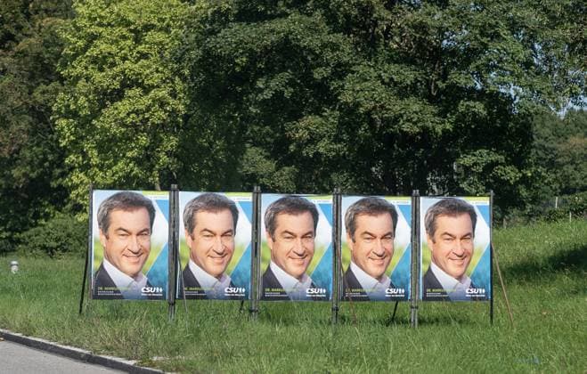 München GER, Wahlplakate zur Landtagswahl in Bayern 2923, 05.09.2023. CSU, Dr. Markus Soeder, Bayerischer Ministerpraesident, Baeume im Hintergrund, Mehrfachplakate, mehrere Plakate nebeneinander. GER, Wahlplakate zur Landtagswahl in Bayern 2923, 05.09.2023. *** Munich GER, election posters for the state election in Bavaria 2923, 05 09 2023 CSU, Dr Markus Soeder, Bavarian Minister President, trees in the background, multiple posters, several posters next to each other GER, election posters for the state election in Bavaria 2923, 05 09 2023 Copyright: xEibner-Pressefoto HeikexFeinerx EP_HFR
