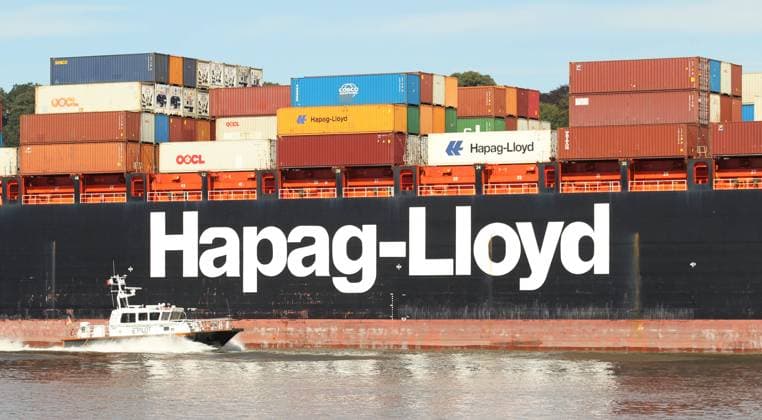 Das Containerschiff Toronto Express der Hapag-Lloyd AG fährt in den Hamburger Hafen hinein. Blankenese Hamburg *** The container ship Toronto Express of Hapag Lloyd AG sails into the Port of Hamburg Blankenese Hamburg