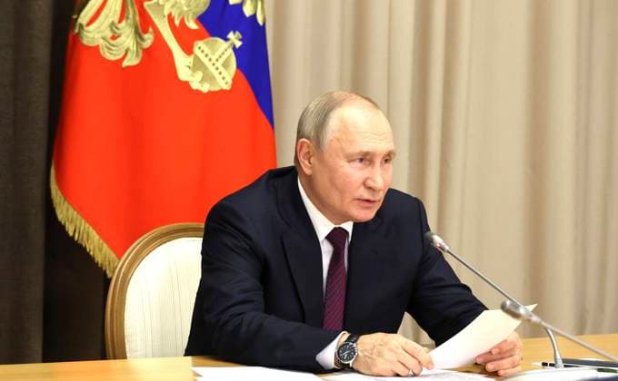 September 4, 2023, Sochi, Krasnodar Krai, Russia: Russian President Vladimir Putin chairs a meeting on the implementation of the Murmansk LNG project from his Black Sea residence, September 4, 2023 in Sochi, Krasnodar region, Russia. Sochi Russia - ZUMAp138 20230904_zaa_p138_026 Copyright: xMikhailxKlimentyev KremlinxPoolx