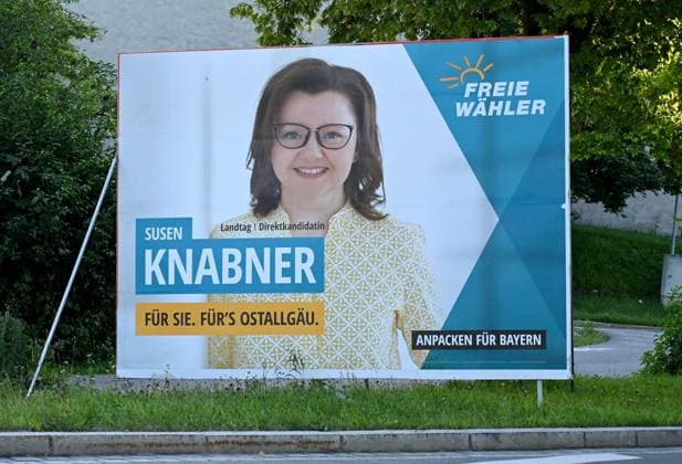 Wahlplakate - Landtagswahl in Bayern 2023 am 06.09.2023 in Füssen Wahlplakat der Partei Freie Wähler Die Wahl zum 19. Landtag in Bayern soll am 8. Oktober 2023 stattfinden Bayern Deutschland *** Election posters state election in Bavaria 2023 on 06 09 2023 in Füssen election poster of the party Freie Wähler The election to the 19 state parliament in Bavaria shall take place on 8 October 2023 Bavaria Germany