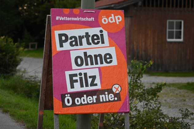 Wahlplakate - Landtagswahl in Bayern 2023 am 06.09.2023 in Lauterbach im Allgäu Wahlplakat der Partei ödp Die Wahl zum 19. Landtag in Bayern soll am 8. Oktober 2023 stattfinden Bayern Deutschland *** Election posters state election in Bavaria 2023 on 06 09 2023 in Lauterbach in Allgäu election poster of the party ödp The election to the 19 state parliament in Bavaria should take place on 8 October 2023 Bavaria Germany