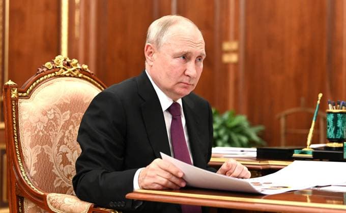 Russian President Vladimir Putin meets with Minister of Natural Resources and Environment Alexander Kozlov Russian President Vladimir Putin meets with Minister of Natural Resources and Environment Alexander Kozlov on September 06, 2023. In particular, they discussed amendments to legislation on environmental safety, promising geological exploration sites and a programme to restore the Persian leopard population. Photo by President of Russia apaimages Russia Russia Russian Federation 060923-RUSSIA_RPO_00 (3) Copyright: xapaimagesxPresidentxofxRussiax xapaimagesx