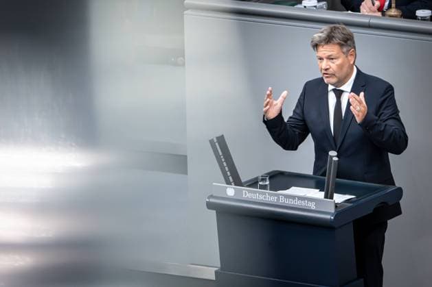 Deutscher Bundestag, 119. Plenarsitzung Wirtschafts- und Klimaminister Robert Habeck (Gruene) im Portrait bei seiner Rede zur Haushaltsdebatte Wirtschaft und Klimaschutz bei der 119. Sitzung des Deutschen Bundestag in Berlin, 07.09.2023 Berlin Berlin Deutschland *** German Bundestag, 119 plenary session Economy and Climate Minister Robert Habeck Gruene in portrait during his speech on the budget debate Economy and Climate Protection at the 119 session of the German Bundestag in Berlin, 07 09 2023 Berlin Berlin Germany