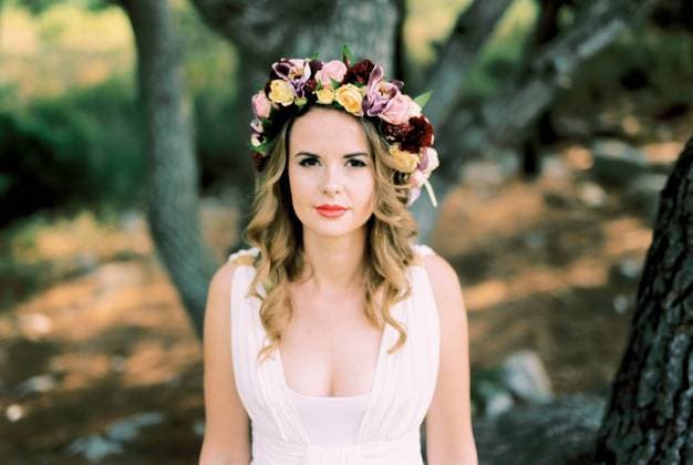 Bride in a wreath of multi-colored flowers on her head stands near a tree Bride in a wreath of multi-colored flowers on her head stands near a tree. High quality photo ,model released, Symbolfoto Copyright: xZoonar.com VolodymyrxNadtochiix 19172911 ,model released, Symbolfoto ,property released