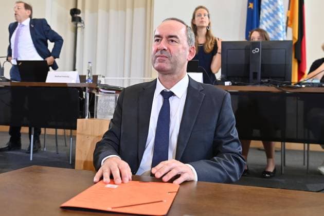 Hubert AIWANGER (Freie Waehler,Wirtschaftsminister Bayern) sitt auf seinem Platz. Sitzung des Zwischenausschusses -Landtag debattiert ueber die Flugblattaffaere von Hubert Aiwanger am 07.09.2023 im Senatssaal des Bayerischen Landtags. *** Hubert AIWANGER Free Voters,Bavarian Minister of Economic Affairs sits on his seat meeting of the Intermediate Committee Landtag debates the leaflet affair of Hubert Aiwanger on 07 09 2023 in the Senate Chamber of the Bavarian State Parliament