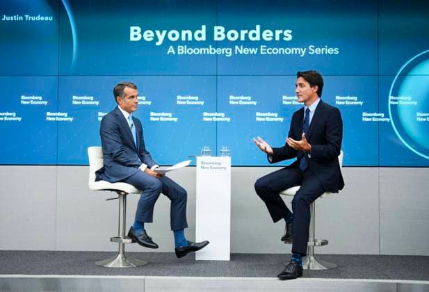 Bilder des Jahres 2023, News 09 September News Themen der Woche KW36 News Bilder des Tages September 7, 2023, Singapore, Singapore: Prime Minister Justin Trudeau takes part in an armchair discussion with Bloomberg New Economy Editorial Director Erik Schatzker at Bloomberg in Singapore on Thursday, Sept. 7, 2023. Singapore Singapore  - ZUMAc35_ 20230907_zaf_c35_023 Copyright: xSeanxKilpatrickx
