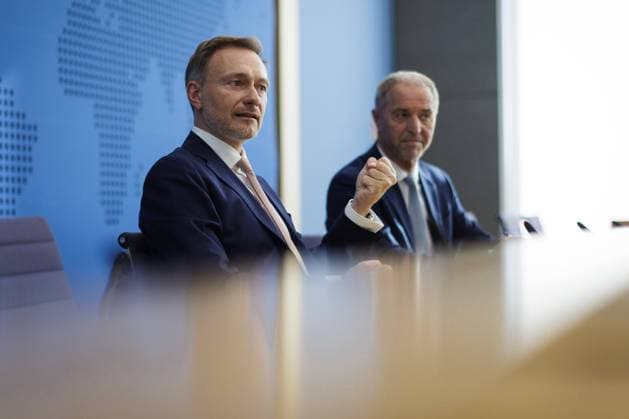 News Bilder des Tages Christian Lindner (FDP), Bundesminister der Finanzen, und Georgios Pappas, Vorsitzender des VAP, aufgenommen im Rahmen der Bundespressekonferenz in Berlin, 07.09.2023. Berlin Deutschland *** Christian Lindner FDP , Federal Minister of Finance, and Georgios Pappas, Chairman of VAP, recorded during the Federal Press Conference in Berlin, 07 09 2023 Berlin Germany. Copyright: xKiraxHofmannx