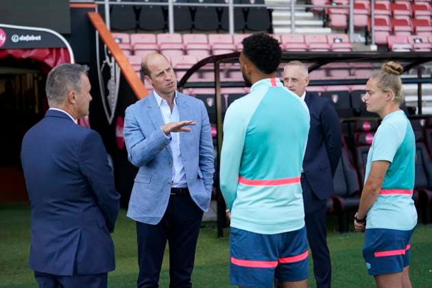 Prince of Wales Homewards initiative The Prince of Wales speaks to AFC Bournemouth player Lloyd Kelly during a visit to Bournemouth AFC s Vitality Stadium in Dorset, to hear about the Premier League football club s work within the community to support those at risk of homelessness, and their commitment to extend this work over the next five years as part of the Prince s Homewards project in Bournemouth, Christchurch and Poole. Picture date: Thursday September 7, 2023. . William has set his sights on making rough sleeping, sofa surfing and other forms of temporary accommodation a thing of the past with his initiative called Homewards. The five-year project will initially focus on local businesses, organisations and individuals, who will be e  Copyright: xAvalon.redx xAvalonx 0803501797