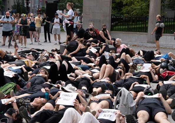 September 7, 2023, Montreal, PQ, Canada: Quebec actress Isabelle Blais, top, reads childrenöÄÃ s names as people stage a öÄudie-inöÄÃ¹ to demand cleaner air during a protest at McGill UniversityöÄÃ s Roddick Gates in front of the office of Quebec Premier Francois Legault in Montreal, Thursday, Sept. 7, 2023. Montreal Canada  - ZUMAc35_ 20230907_zaf_c35_072 Copyright: xRyanxRemiorzx