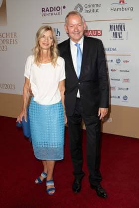 Lutz MARMOR, ehem NDR Intendant, with Eva Marika PURKERT, red carpet, red carpet show, arrival, arrival, award of the German Radio Award 2023 in Hamburg on 07 09 2022,