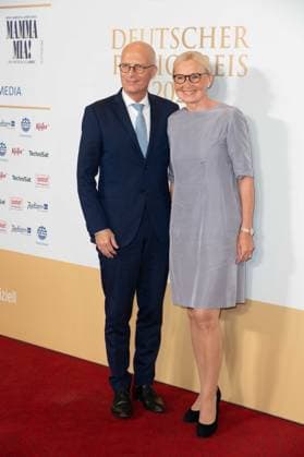 Peter TSCHENTSCHER, First Mayor of the Hanseatic City of Hamburg, with wife Eva Maria, red carpet, red carpet show, arrival, arrival, award ceremony of the German Radio Award 2023 in Hamburg on 07 09 2022,