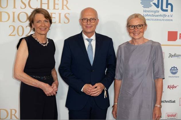 f l Elke BUEDENBENDER, Büdenbender, First Lady, Peter TSCHENTSCHER, First Mayor of the Hanseatic City of Hamburg, with wife Eva Maria, Red Carpet, Red Carpet Show, Arrival, Arrival, Presentation of the German Radio Award 2023 in Hamburg on 07 09 2022,