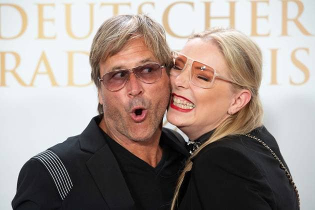 Entertainment Themen der Woche KW36 Entertainment Bilder des Tages Entertainment Bilder des Tages Steve NORMAN, Musiker, Saenger, und Sabrina WINTER Roter Teppich, Red Carpet Show, Ankunft, arrival, Verleihung des Deutschen Radiopreises 2023 in Hamburg am 07.09.2022, *** Steve NORMAN, musician, singer, and Sabrina WINTER red carpet, red carpet show, arrival, arrival, German Radio Award 2023 ceremony in Hamburg on 07 09 2022,